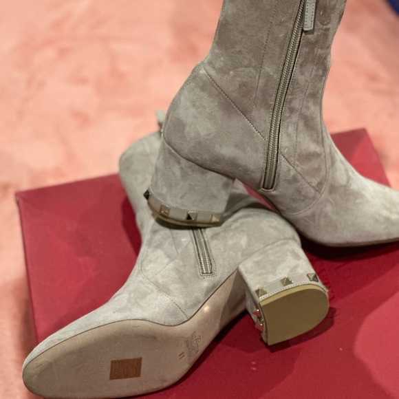 Suede Beige Valentino boots with studs on heels. From the RealReal. - Picture 4 of 10